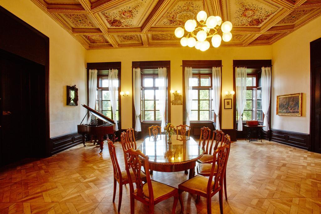 Chateau Hostacov Hotel Exterior foto