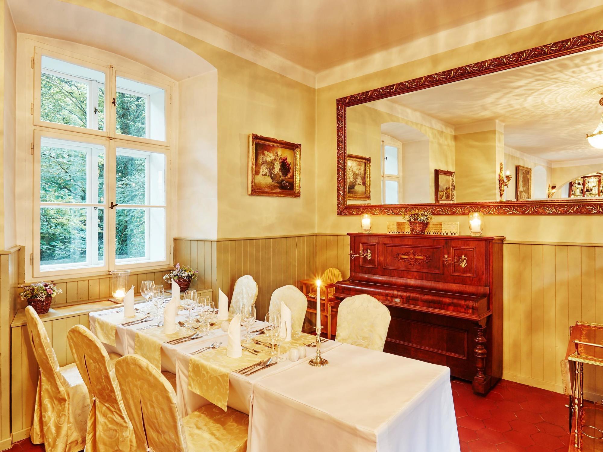 Chateau Hostacov Hotel Exterior foto