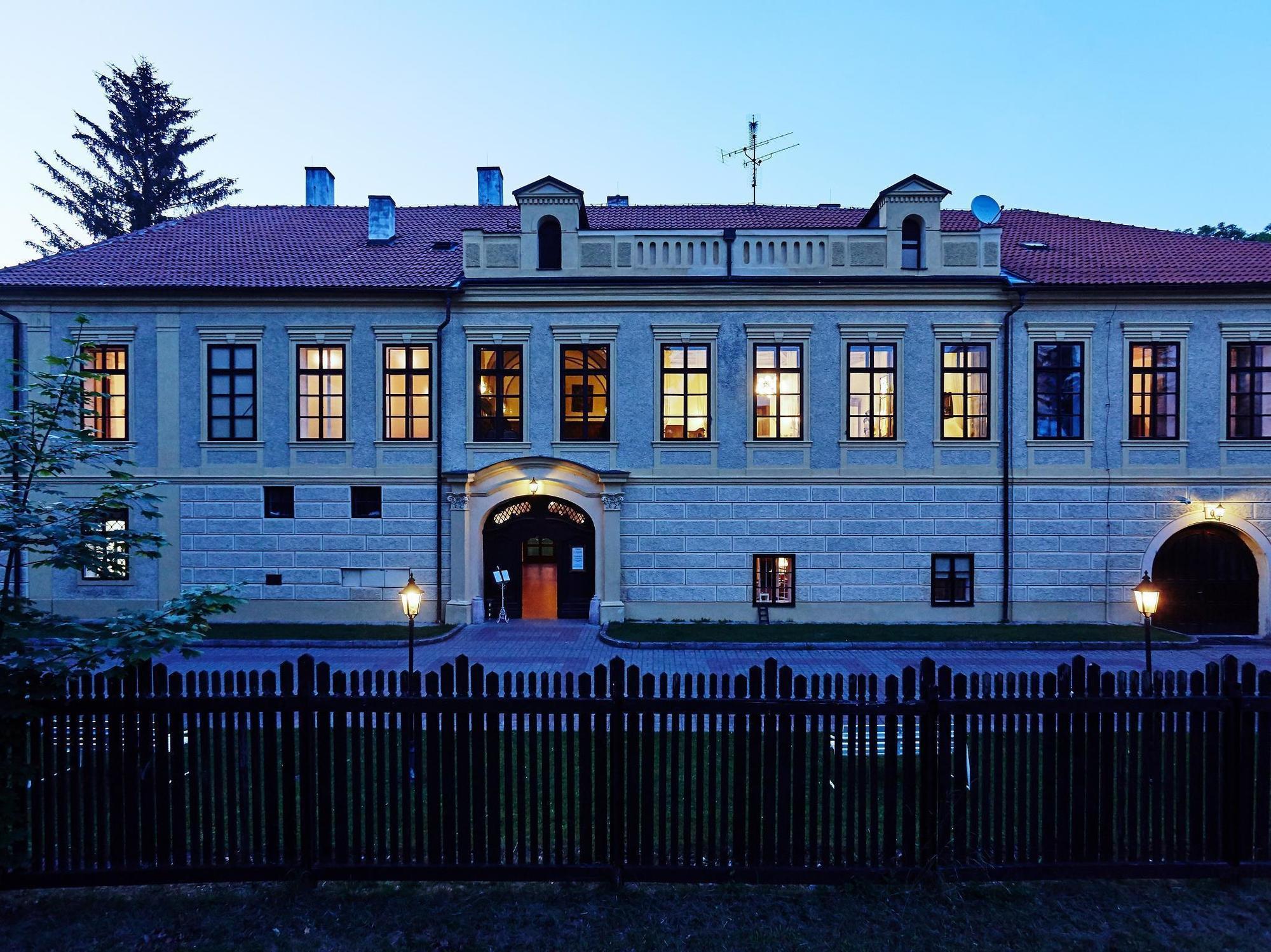 Chateau Hostacov Hotel Exterior foto