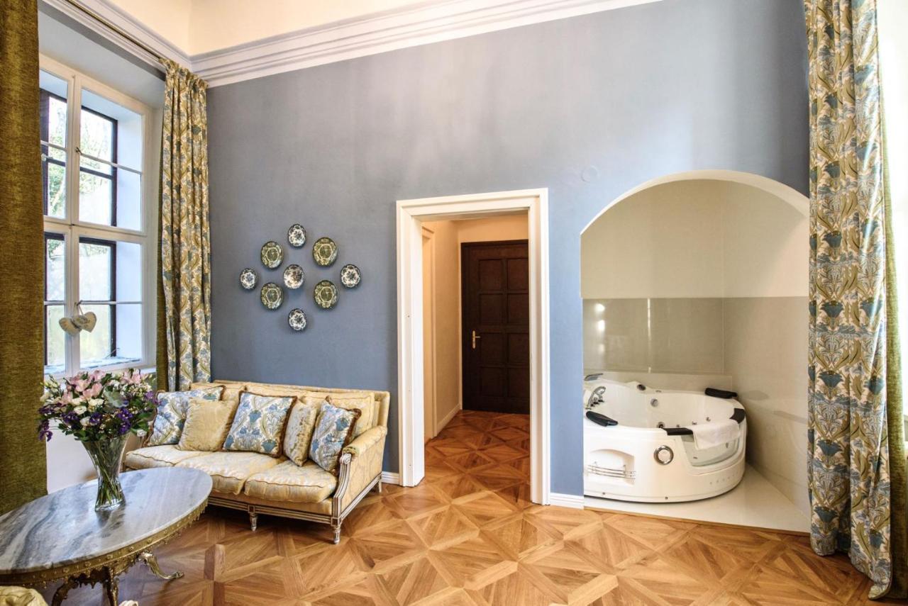 Chateau Hostacov Hotel Exterior foto